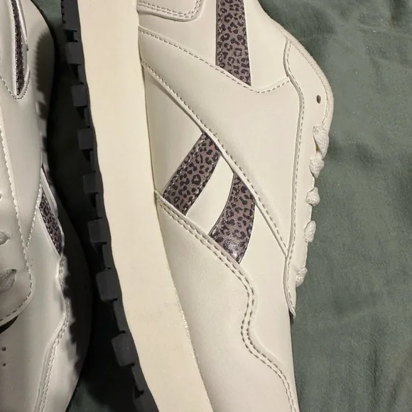 Reebok comfort footbed ortholite size 7.5. Brand new never worn. All leather. - Picture 2 of 6